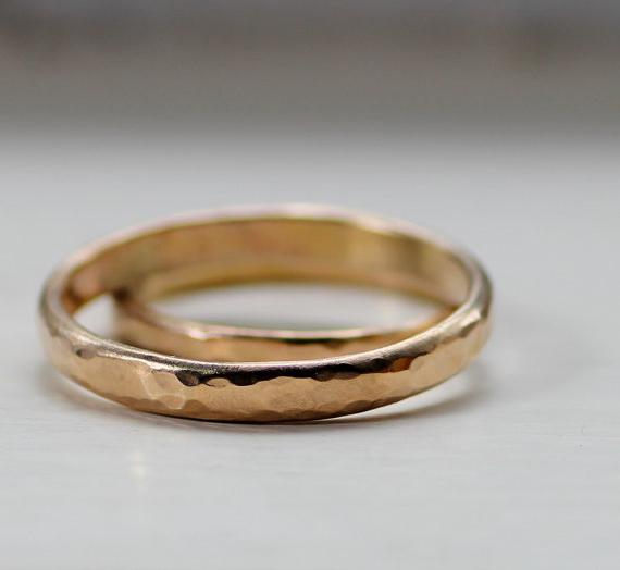 ทำไมแหวนทองจึงเป็นสัญลักษณ์ของความจงรักภักดี?