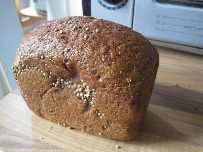 ขนมปัง Borodino: ประวัติศาสตร์และสูตรที่ทันสมัยสำหรับผู้ผลิตขนมปัง