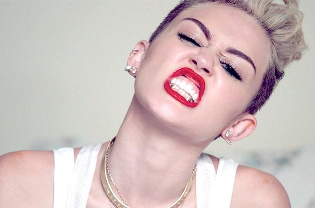 ชีวประวัติของ Miley Cyrus ถึงวาระที่จะเป็นดาว