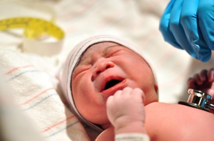 การตกเลือดในสมองของทารกแรกเกิด: สาเหตุและผลกระทบ